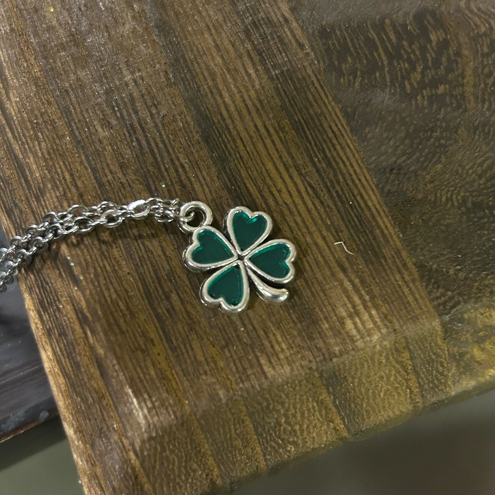 Metal alloy necklace. Resin 4 leaf clover pendant.